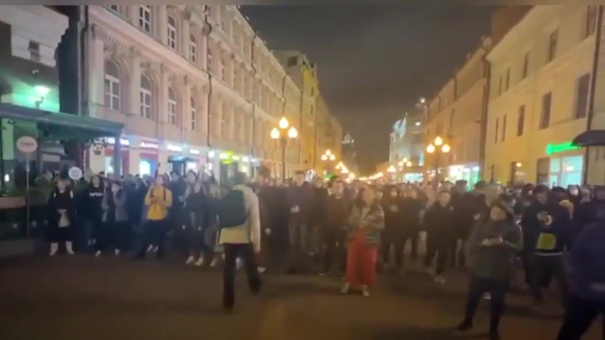 Putin'in seferberlik ilanının ardından Ruslar sokağa döküldü