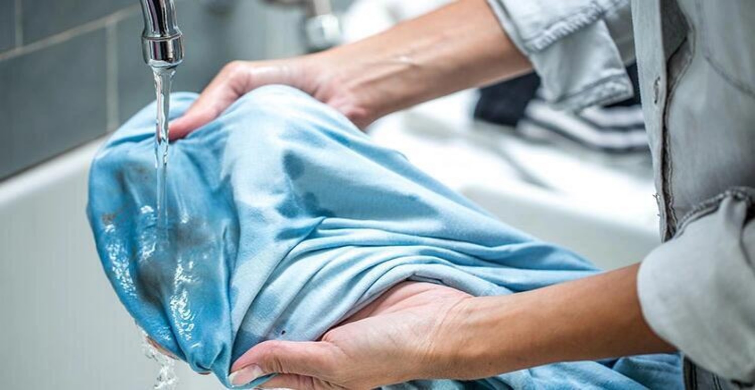 Yağ lekeleri nasıl çıkar? Yağ lekelerini 3 dakikada çıkaran pratik çözüm