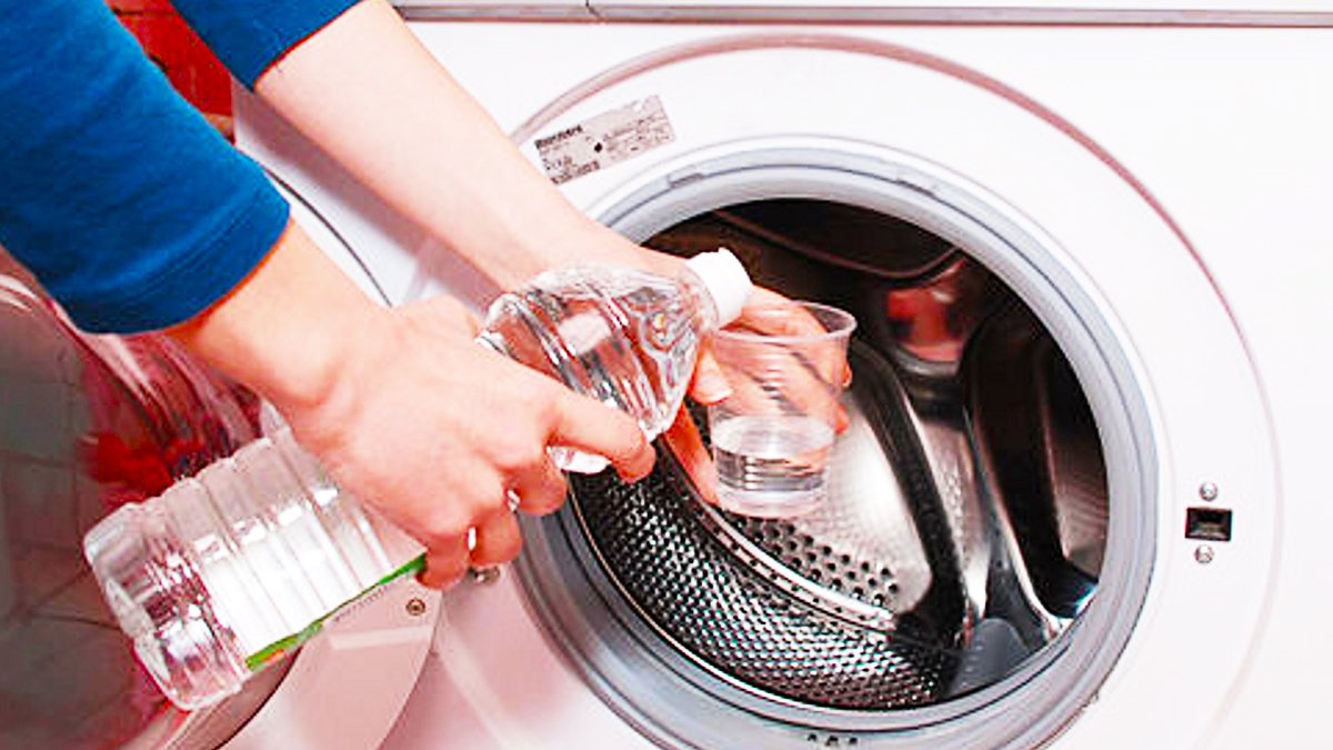 Çamaşır makinesine beyaz sirke eklersek ne olur? İşte beyaz sirkenin çamaşır makinesi üzerindeki inanılmaz etkileri