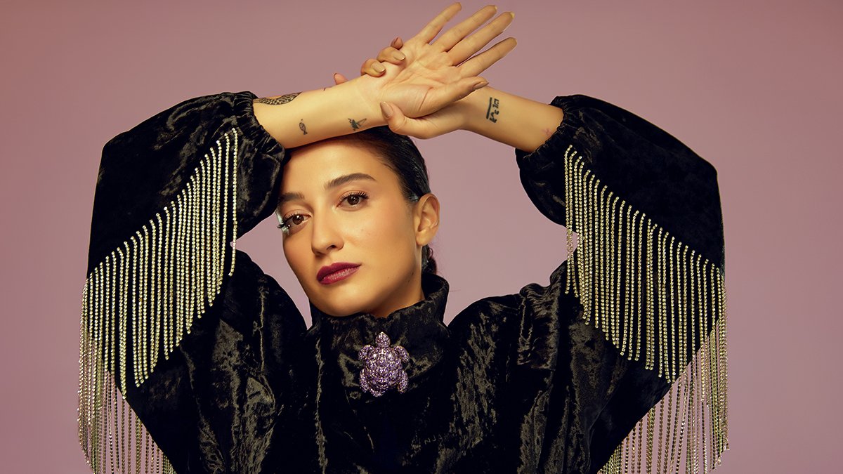 Bacaklarındaki yaralar dikkatleri çekmişti: Melike Şahin hastalığını ilk kez açıkladı! Sevenleri şoke oldu