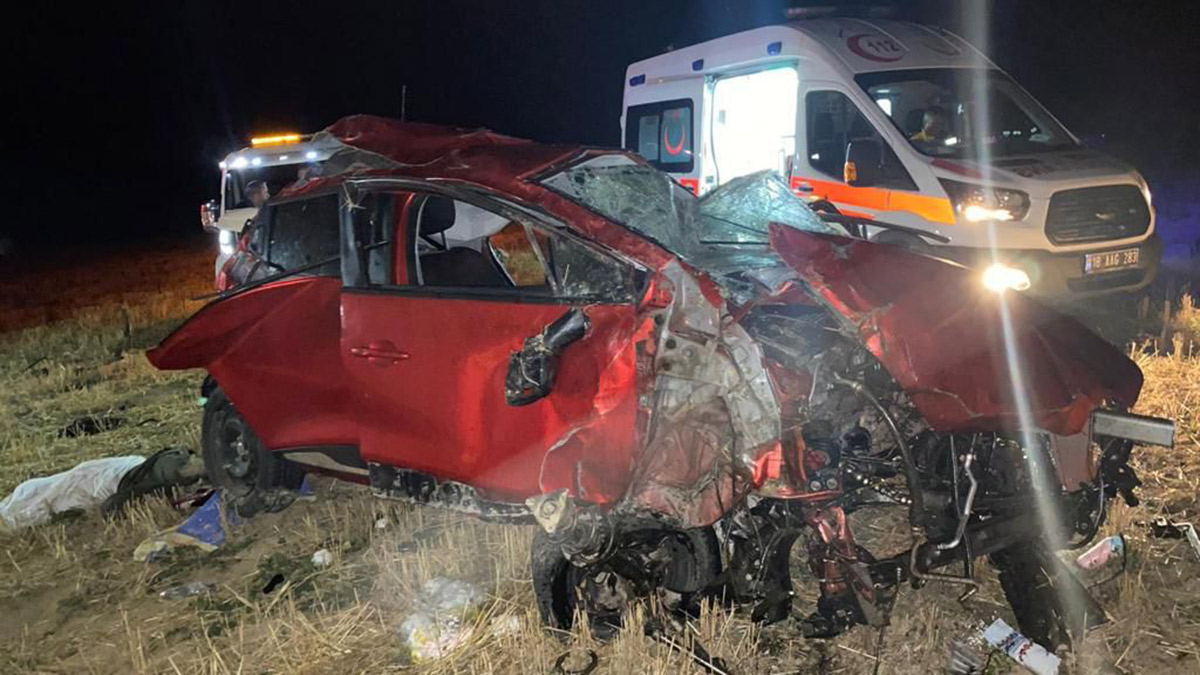 Çankırı'da feci kaza! Otomobil şarampole devrildi: 3 ölü, 2 yaralı