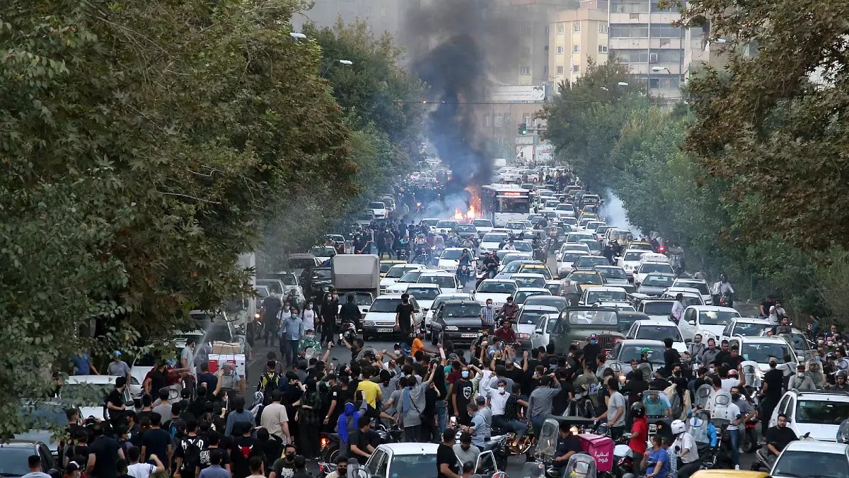 İran devlet televizyonu gösterilerde ölenlerin sayısının 35’e ulaştığını açıkladı
