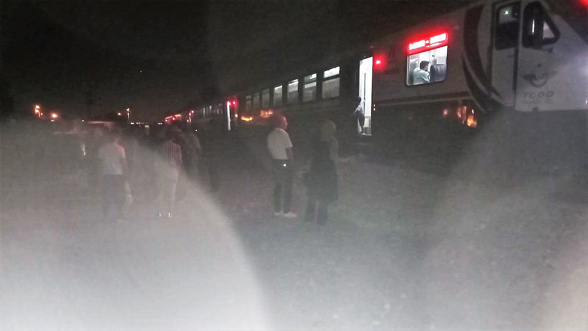 Diyarbakır-Batman seferini yapan yolcu treni raydan çıktı