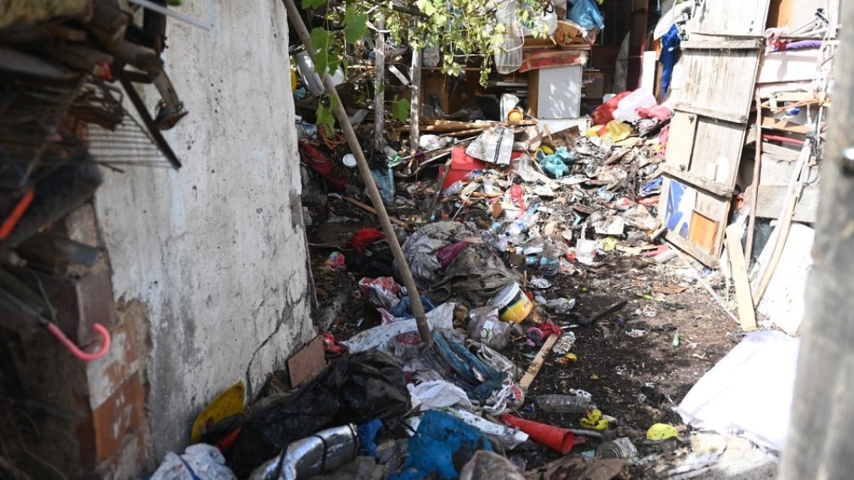 Yaşlı çiftin yaşadığı evden çıkanlar şoke etti