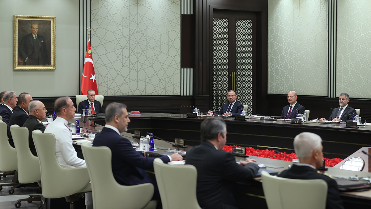 Kritik MGK sonrası Yunanistan'a uyarı! Her türlü aracı kullanmaktan imtina etmeyeceğiz