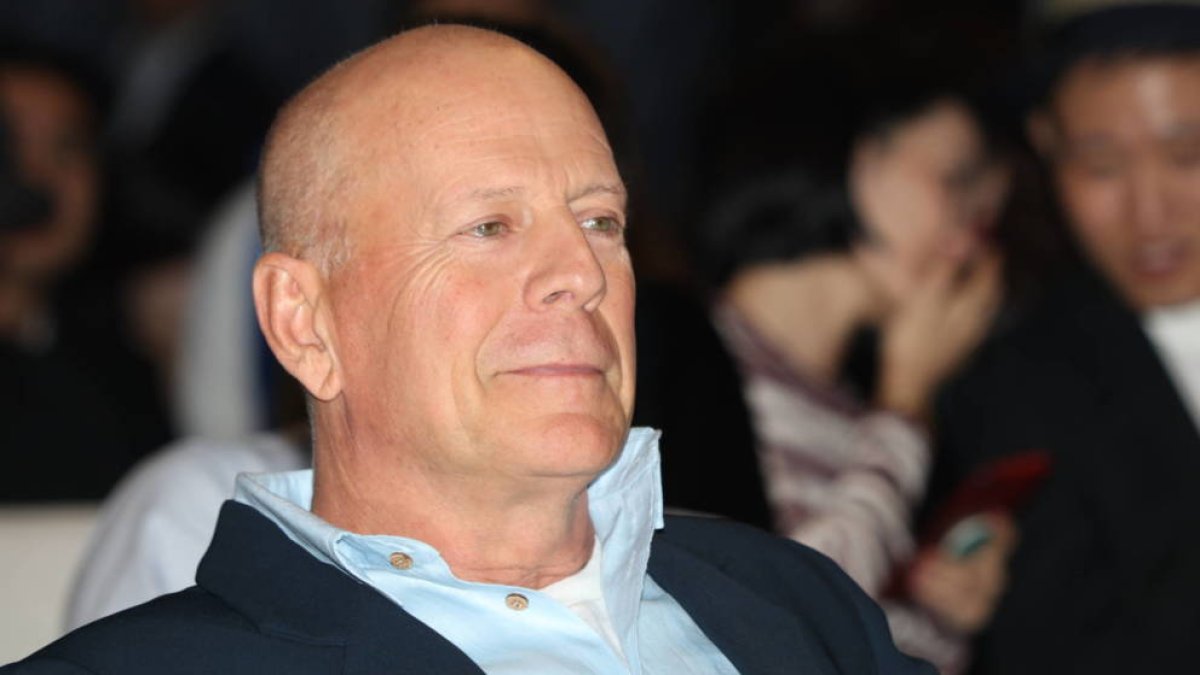 Afazi teşhisi konulan Bruce Willis kariyerine ikiziyle devam edecek