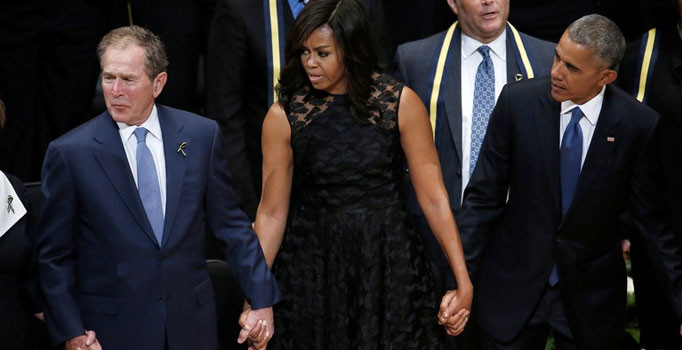 Obama Dallas'ta öldürülen polislerin cenaze törenine katıldı