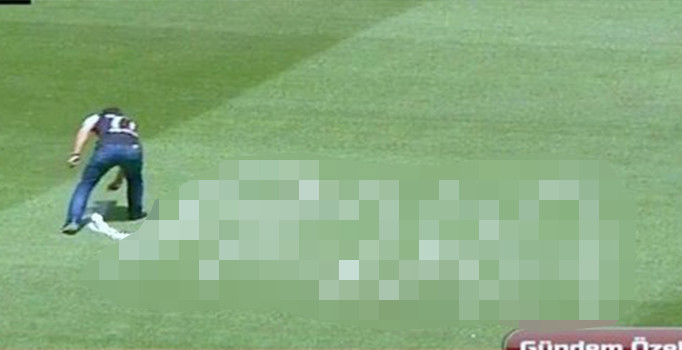 Fenerbahçeli taraftarlardan Gökhan Gönül'e 'para' tepkisi