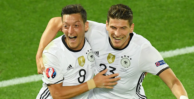 Bundesliga kulübü Mario Gomez'i istediğini resmen açıkladı