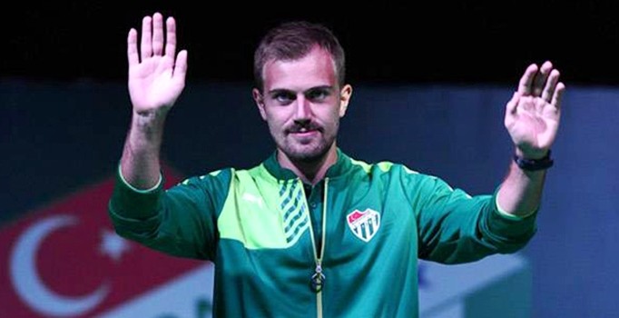 Herhangi bir kulüple anlaşamayan Mert Günok'un kaderi belli oldu