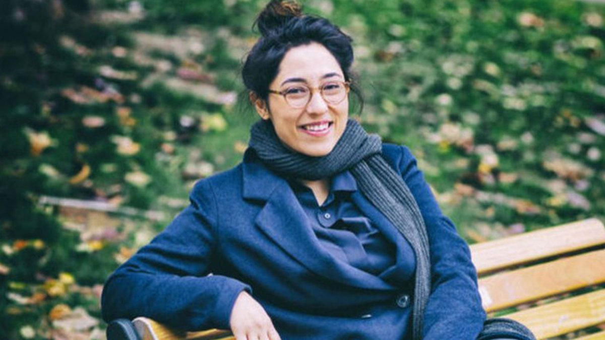 Sahnede kendinden geçen ünlü şarkıcı Kalben sosyal medyanın diline düştü! "Bu kadın ne yapıyor?"