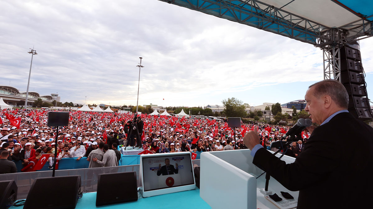 Cumhurbaşkanı Erdoğan: Birileri bizim yaptığımız raylı sistemleri sahiplenmeye çalışıyor