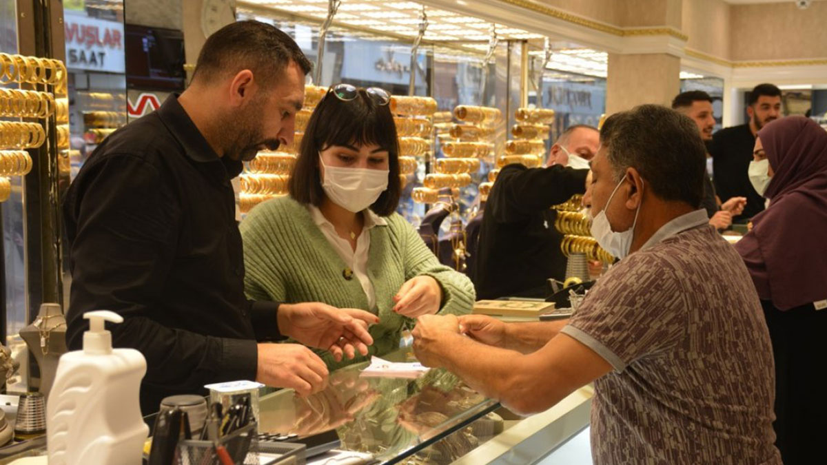 Altın fiyatları ekim ayına yükselişle başladı: Gram altın 1000 TL'yi aştı!