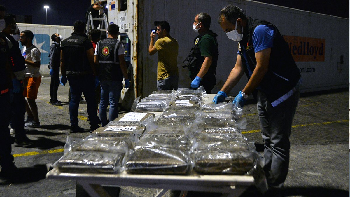 Yine Mersin Limanı, yine muz, yine uyuşturucu... Konteynerda 48 kilo kokain ele geçirildi