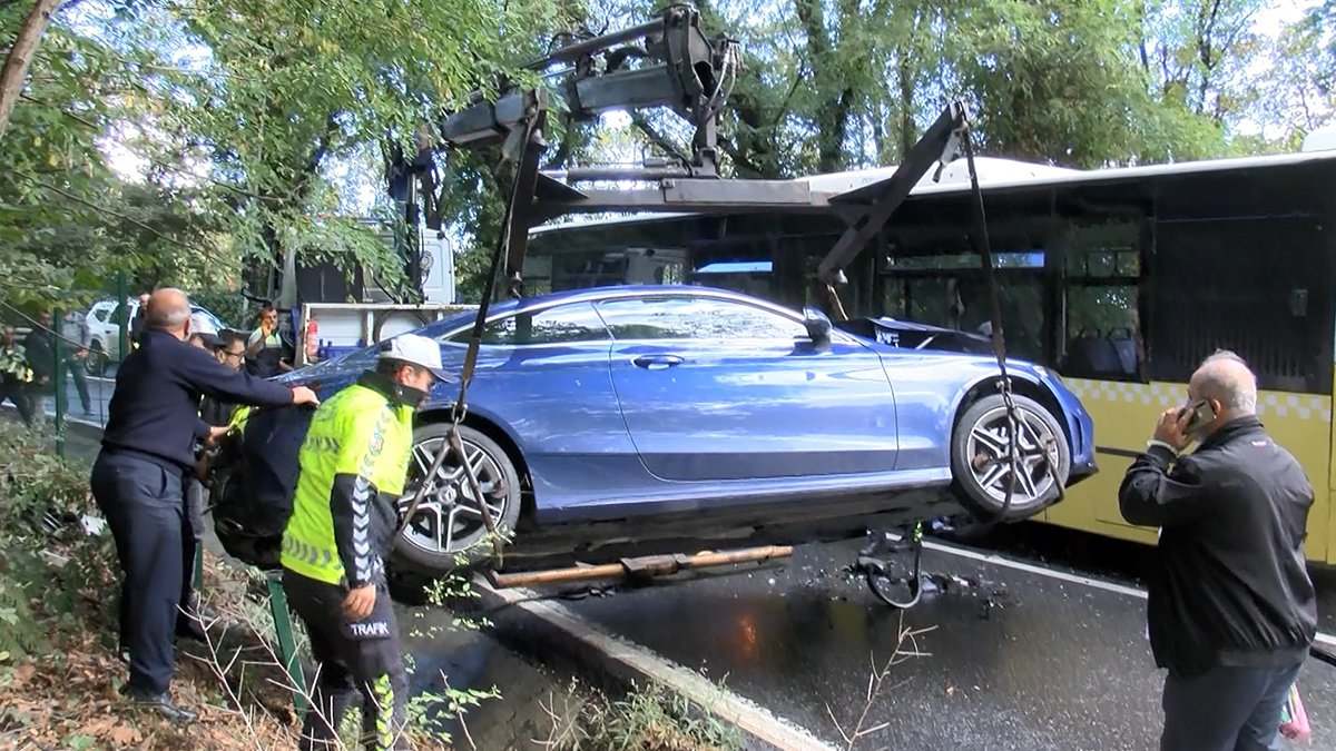 Sarıyer'de faciadan dönüldü: Otomobil ile İETT otobüsü çarpıştı