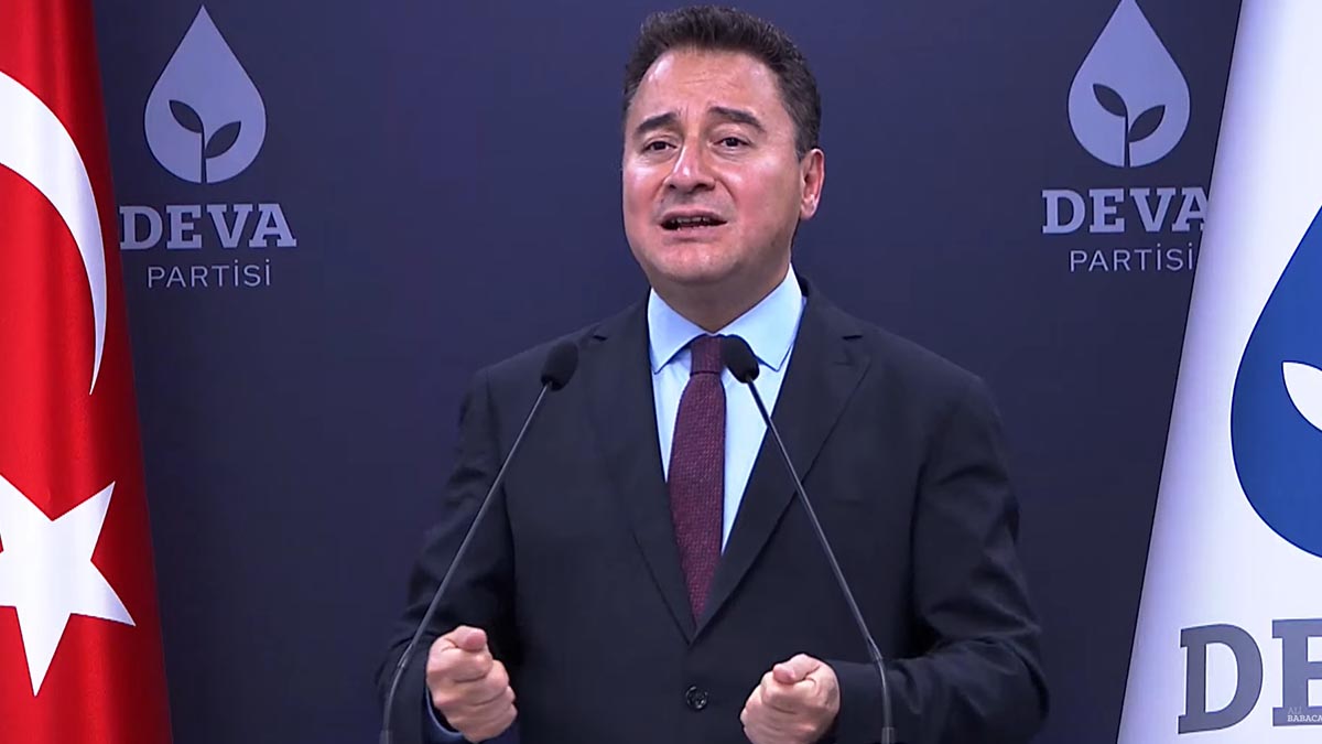 Babacan: 'Yasağı kaldırdım' diyor ama sansür yasasını meclise sundu