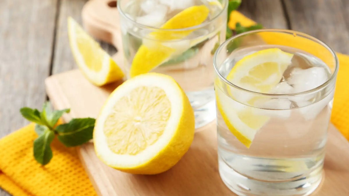 İhmal etmeyin hayatınız rahatlayacak! Limon suyunun sizi kurtaracağı 13 tehlikeli sorun...