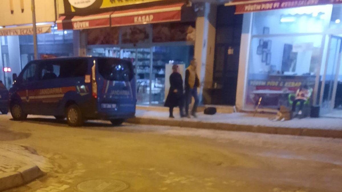 Cezaevine götürülüyordu: Acıktım dedi firar etti