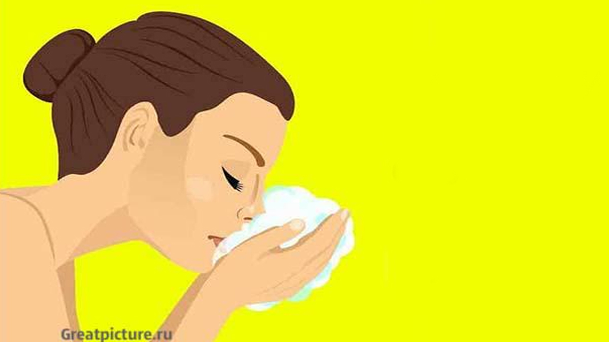 Bunları öğrenin ve bir daha yapmayın... Çoğu insanın yüzünü yıkarken yaptığı 4 hata!