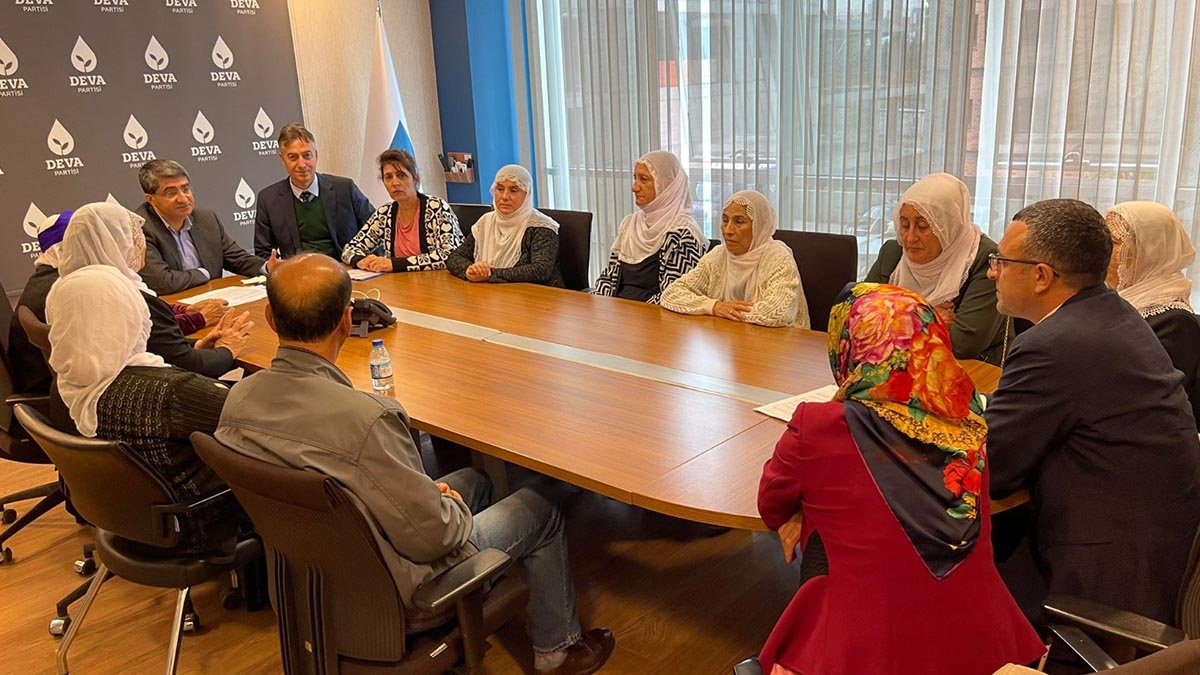 DEVA Partisi heyeti ile görüşen mahpus aileleri: 2022'de 50 kişi cezaevinde hayatını kaybetti