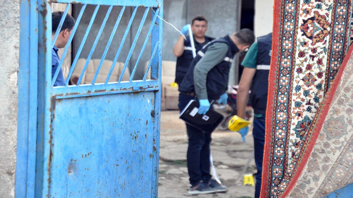 18 yaşındaki genç, ziyarete gittiği dayısının bahçesinde başından vuruldu