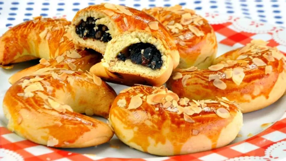 Bu ay çöreğini gören eltiniz kıskançlıktan ortadan ikiye yarılacak! İşte dillere destan ay çöreğinin tarifi