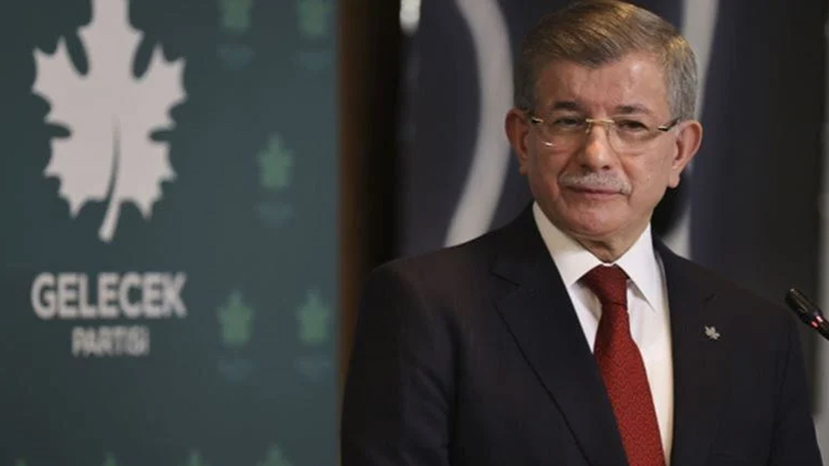 Davutoğlu'ndan 'Metin Feyzioğlu' tepkisi: Önlerinde diz çökeni büyükelçi yaptılar