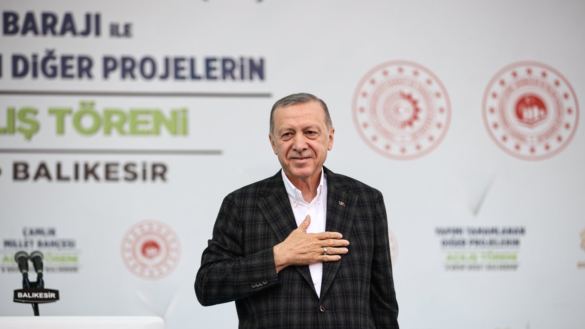 Cumhurbaşkanı Erdoğan: Faizler inmeye devam edecek