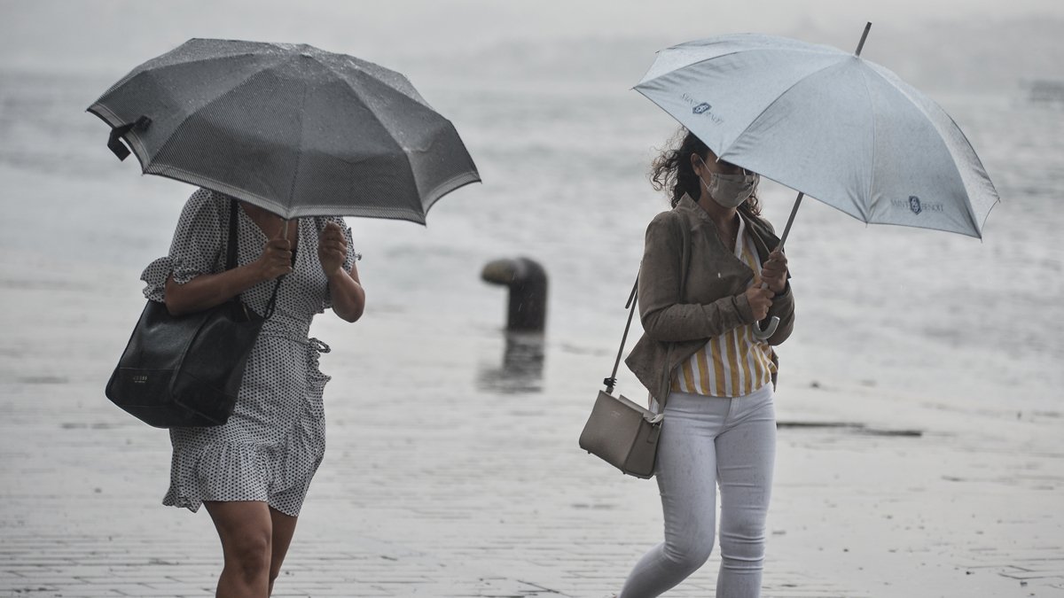 Meteorolojiden sarı ve turuncu alarm: İşte kuvvetli yağış ve fırtına beklenen iller