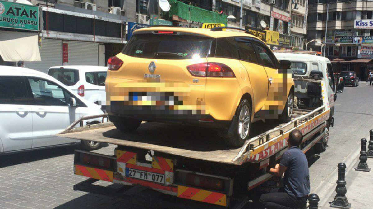 Başakşehir'de tartıştığı yolcuları taksiden indiren şoföre 2 bin 215 lira ceza