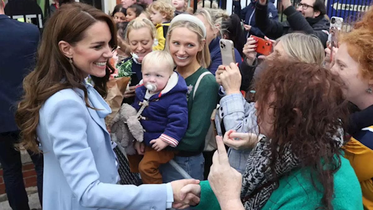 Galler Prensesi Kate'e yüz yüze protesto: Gülümseyerek karşılık verdi