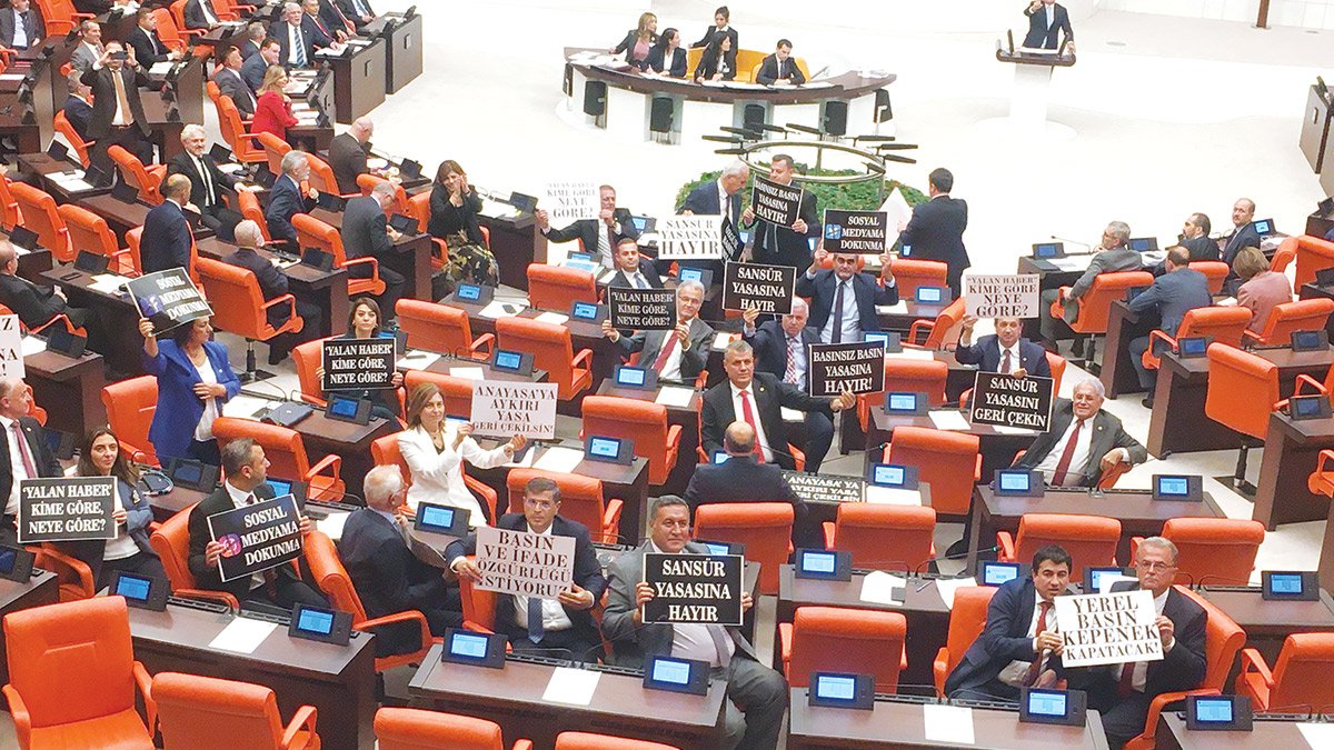 Adım adım sansürlü Türkiye’ye