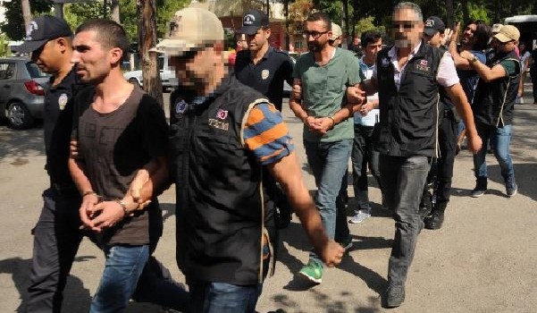 Mersin’de FETÖ mensubu 30 hakim ve savcı gözaltına alındı