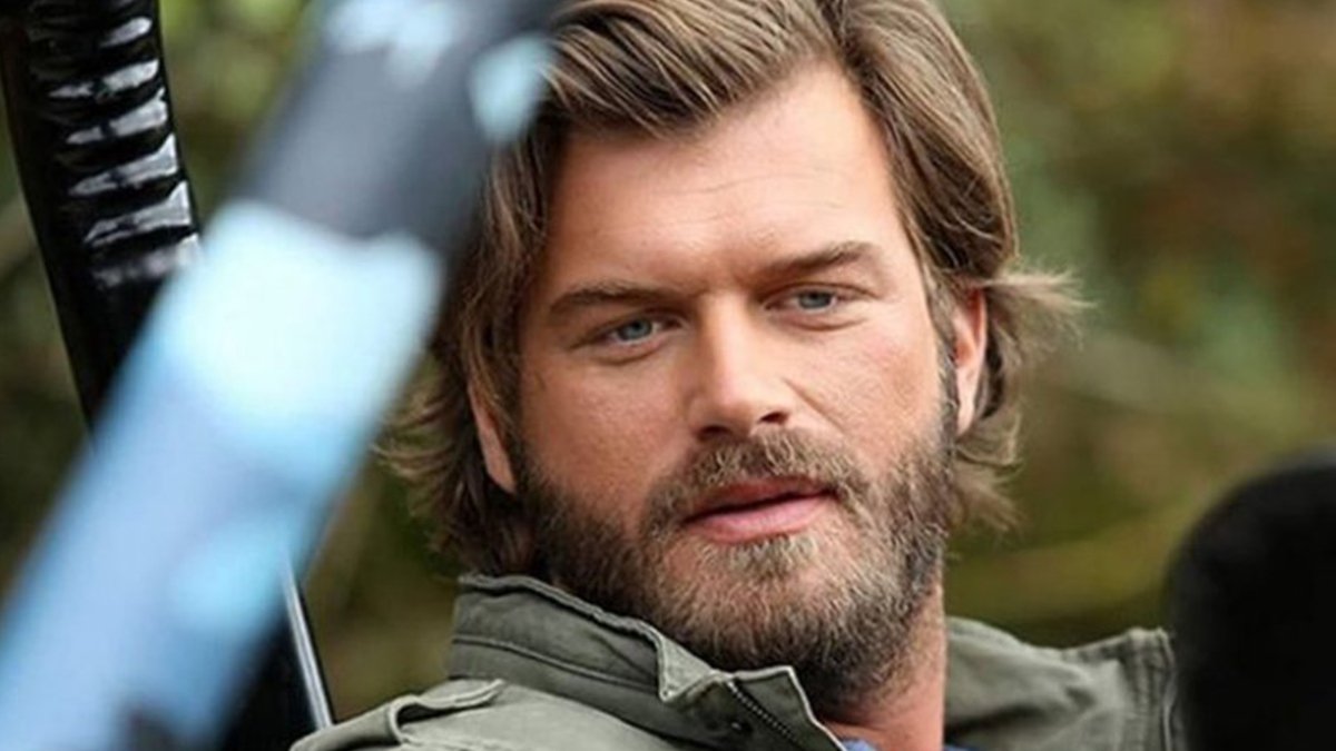 Kıvanç Tatlıtuğ'dan şaşırtan karar! Ayrıldı