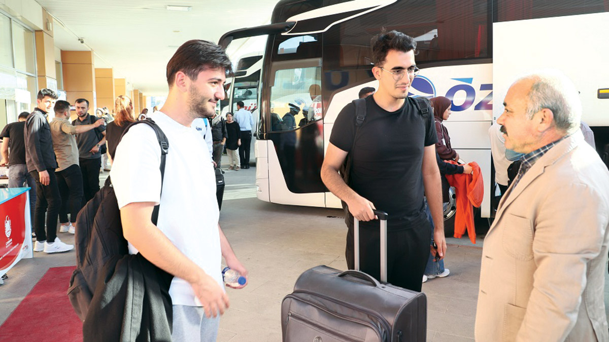 Memleketine dönemeyen öğrenciye memleket bileti