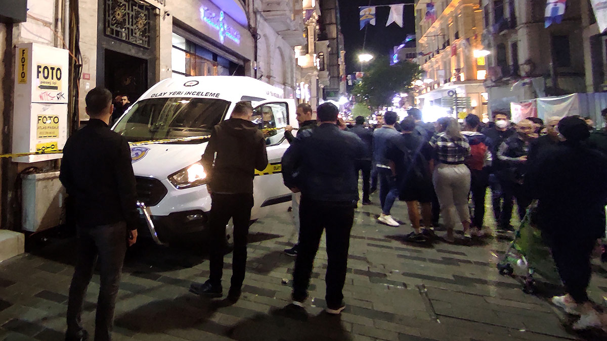 İstiklal Caddesi'nde nöbet tutan polis intihar girişiminde bulundu