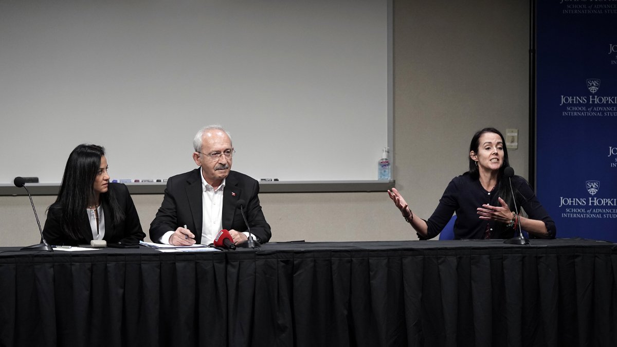 ABD'li öğrencilere altılı masayı anlattı: Demokrasi tarihimizde bir ilki gerçekleştirdik