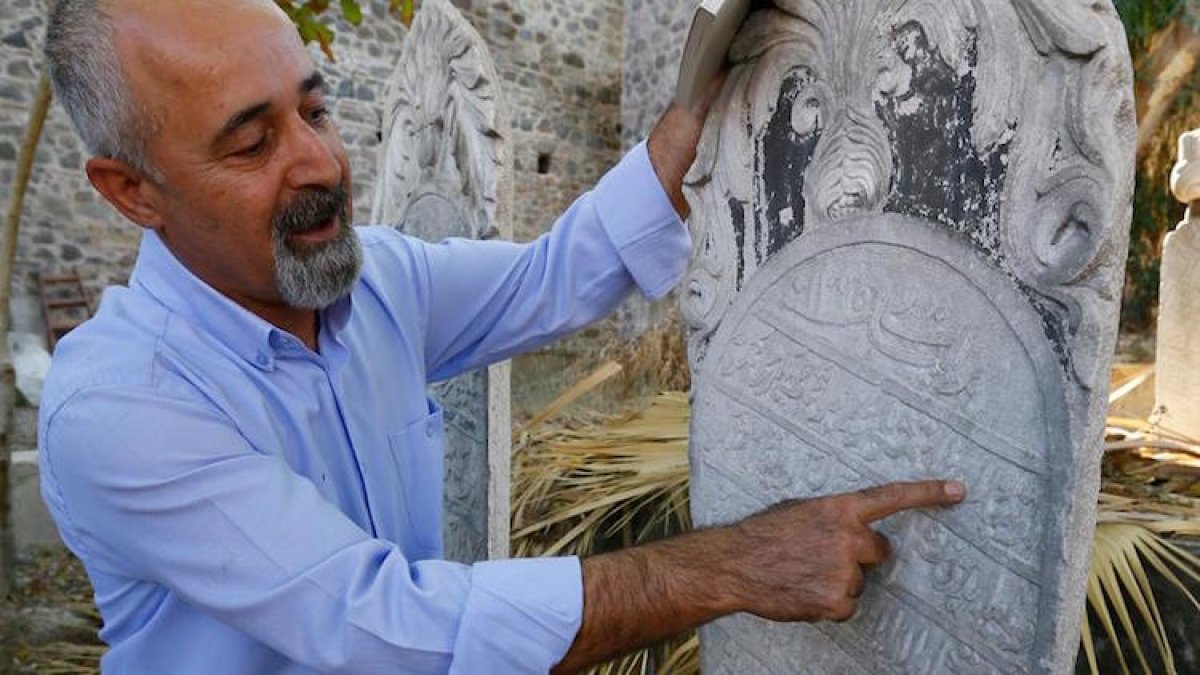Arkeolojik çalışmadan günümüzün manzarası çıktı: 144 yıllık mezar taşında hayat pahalılığı isyanı