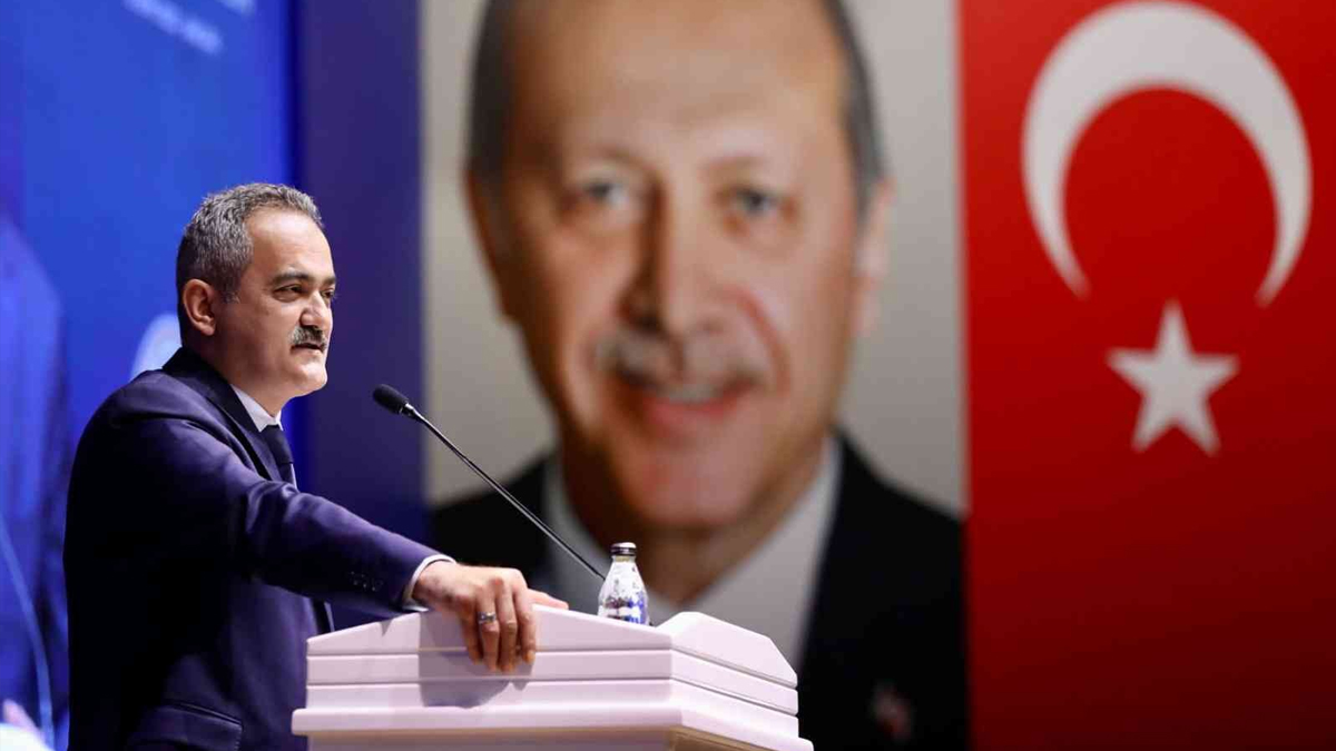 Bakan Özer'den 'manipülasyon' çıkışı: Öğretmenleri kimse siyasi malzeme yapmasın