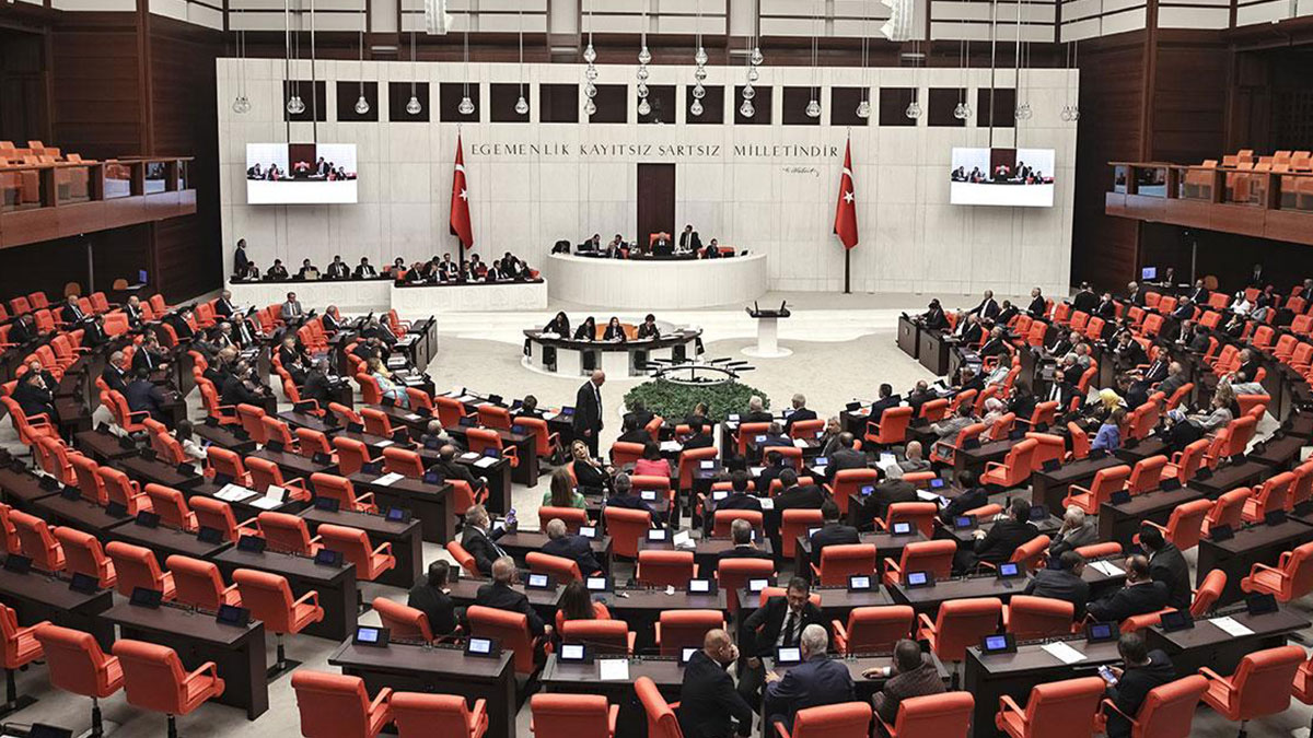 'Dezenformasyon Yasası' teklifinin tartışmalı maddesi Meclis'te kabul edildi