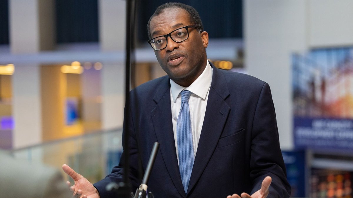 İngiliz basını: Maliye Bakanı Kwarteng görevden alındı