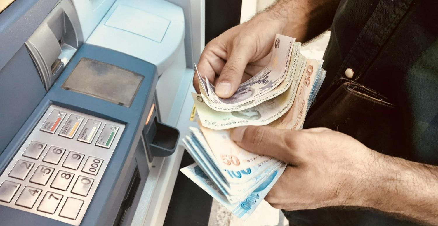 Nakite sıkışana PTT’den muhteşem haber! Tek şart çalıyor yada emekli olmak! Kefilsiz düşük faizli 30 bin TL kredi anında hesaplara geçecek!