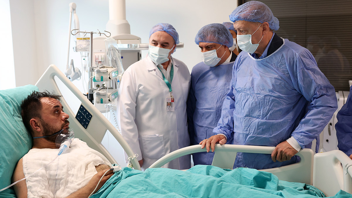 Erdoğan yaralı madencileri ziyaret etti: Daha iyi durumdalar