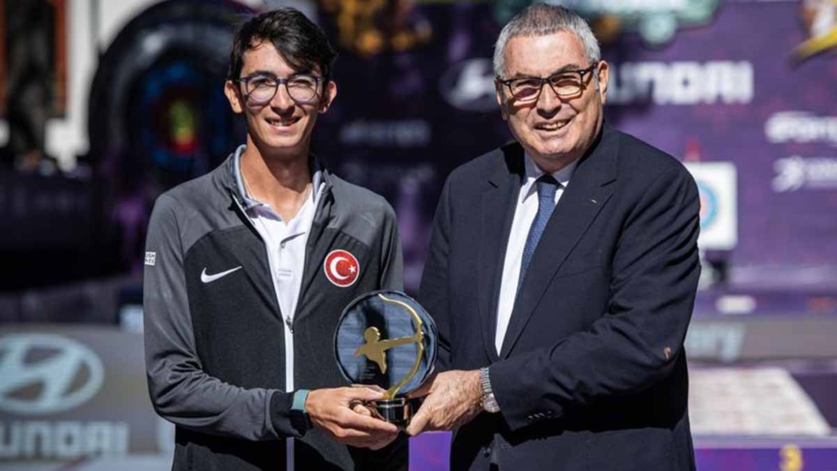 Meksika'da yılın sporcusu seçilen Mete Gazoz, Dünya Kupası'nda 3. oldu