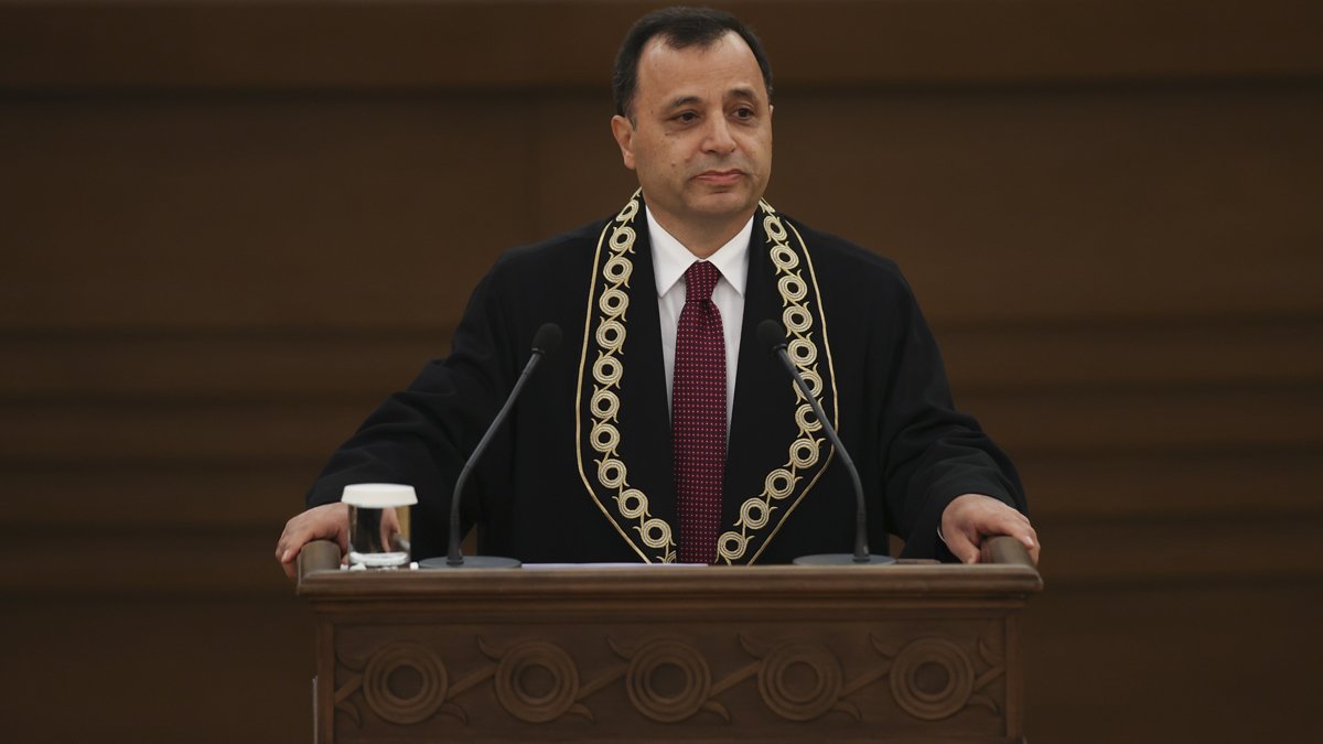 AYM Başkanı Arslan'dan TSK disiplin şerhi