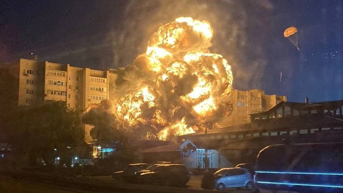 Rusya'da savaş uçağı yerleşim yerine düştü: Can kaybı artıyor