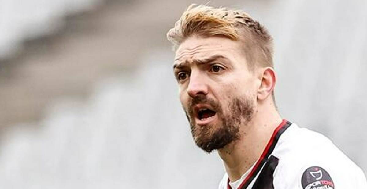 Caner Erkin 37 yaşında futbolu bıraktı