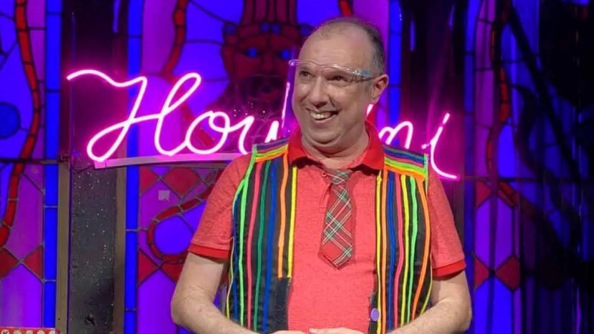 Yetenek Sizsiniz ile ünlü olan sihirbaz sahnede öldü, seyirciler gösterinin bir parçası zannetti