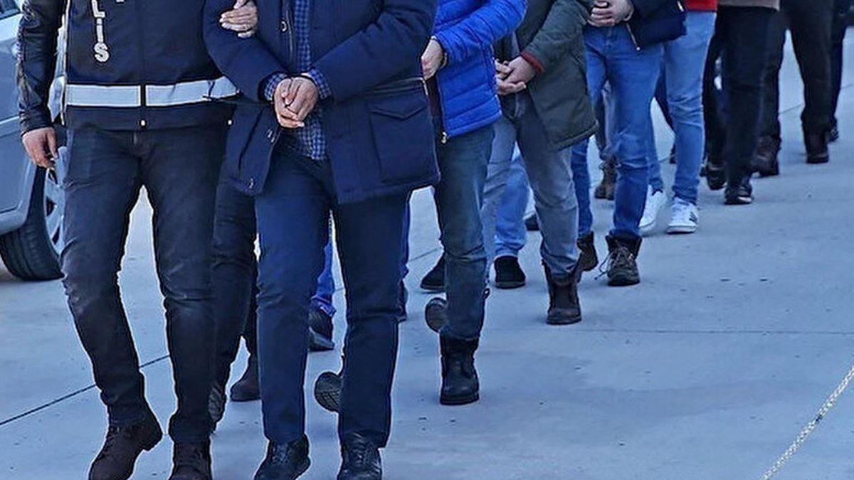 FETÖ şüphelileri elbise dolaplarından çıktı: Yakalananların 16'sı aktif kamu çalışanı