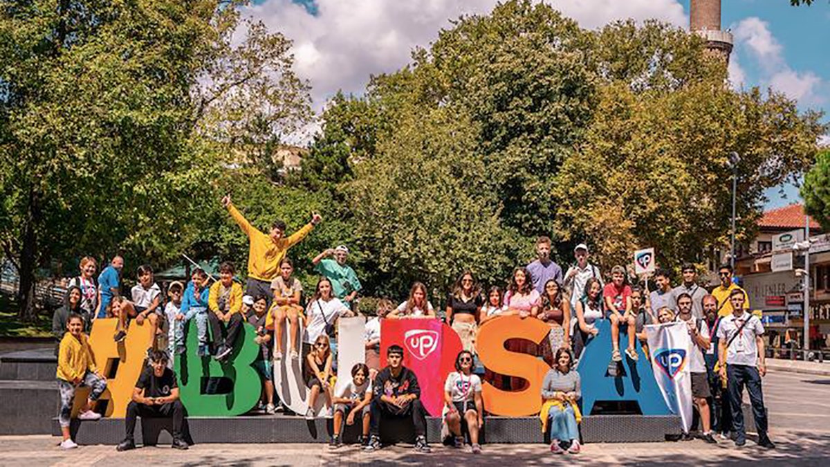 UP: Rus ve Ukraynalı öğrencilerimiz İngilizce öğrenirken dünyaya barış mesajı verdi